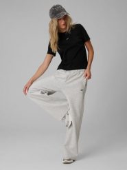4F T-shirt regular gładki damski - czarny M. Czarne t-shirty 4f, m, bez wzorów, z bawełny, klasyczne, bez kołnierzyka, bez ramiączek. Za 69.99 zł.
