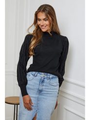 Soft Cashmere Sweter w kolorze czarnym rozmiar: 38/40. Czarne swetry Soft Cashmere, bez wzorów, klasyczne, bez ramiączek. Za 116.33 zł.