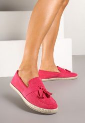 Fuksjowe Espadryle z Ozdobnymi Chwostami Varilia. Czerwone espadryle Born2be, bez wzorów, z jeansu, bez obcasa, na płaskiej podeszwie. W wyprzedaży za 50.99 zł.