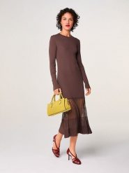 Rodier Sukienka w kolorze brązowym rozmiar: L. Brązowe sukienki Rodier, l, bez wzorów, prążkowane, bez kołnierzyka, bez ramiączek, midi. Za 500.99 zł.