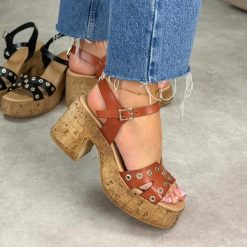 Brązowe skórzane sandały damskie na platformie Porronet 3178. Brązowe sandały Porronet, bez wzorów, z jeansu, casualowe, bez obcasa, na platformie, bez zapięcia. Za 349.00 zł.