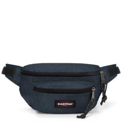 Torba sportowa unisex Eastpak Doggy Bag Triple Denim. Niebieskie torby sportowe Eastpak, bez wzorów, z denimu. Za 182.00 zł.