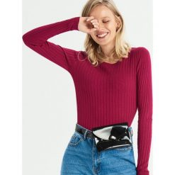 Dopasowany sweter w prążki - Fioletowy. Swetry marki GEOLOGIC. W wyprzedaży za 24.99 zł.