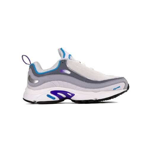Buty do biegania damskie Reebok Daytona Dmx. Białe buty do biegania Reebok, bez wzorów, z materiału, bez zapięcia, do biegania. Za 375.00 zł.