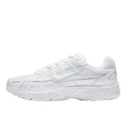 Buty do chodzenia dla dorosłych Nike P-6000 Triple White. Białe buty do biegania Nike, bez wzorów, z gumy, bez zapięcia, do biegania. Za 902.49 zł.