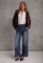 Niebieskie Jeansy Wide Leg High Waist z Bawełną z Kieszonkami z Klapami z Tyłu Heniva. Niebieskie jeansy Renee, l, bez wzorów, z bawełny, z podwyższonym stanem, krótkie. Za 139.99 zł.