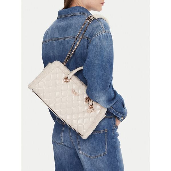 Torebka Guess. Białe torebki klasyczne Guess, z aplikacjami, klasyczne, bez dodatków. Za 373.99 zł.