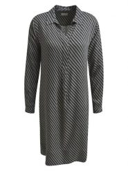 Milano Italy Sukienka w kolorze czarnym rozmiar: 42. Czarne sukienki Milano Italy, na co dzień, bez wzorów, z wiskozy, bez kołnierzyka, bez ramiączek, midi, proste. Za 239.99 zł.