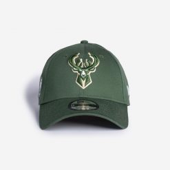 Czapka z daszkiem do koszykówki NBA New Era Milwaukee Bucks. Czapki z daszkiem New Era, bez wzorów, klasyczne. Za 129.99 zł.
