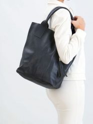 Pia Sassi Skórzany shopper bag "Monte Cimone" w kolorze granatowym - 28 x 35 x 17 cm rozmiar: onesize. Niebieskie shopper bag Pia Sassi, z aplikacjami, z materiału, na ramię, bez dodatków. Za 304.95 zł.