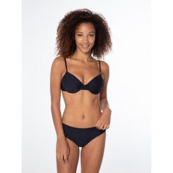Bikini damskie góra Protest Hart Bcup góra. Czarne bikini Protest, bez wzorów, sportowe. W wyprzedaży za 67.00 zł.