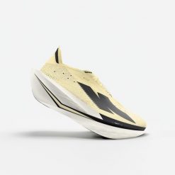 Buty do biegania damskie Kiprun Kipstorm Elite. Czarne buty do biegania KIPRUN, bez wzorów, bez zapięcia, do biegania. Za 899.99 zł.