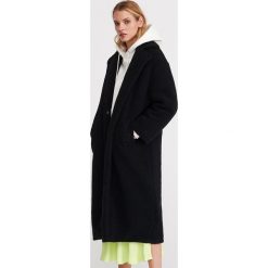 Płaszcz ze sztucznego baranka - Czarny. Czarne płaszcze Reserved, l, bez wzorów, bez kaptura. Za 249.99 zł.