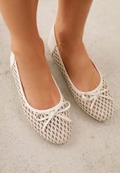 Jasnobeżowe Balerinki z Siateczkową Cholewką z Plecionką Zdobione Kokardką Harelaya. Brązowe baleriny Renee, z aplikacjami, z jeansu, boho, bez obcasa, na płaskiej podeszwie, bez zapięcia. Za 69.99 zł.
