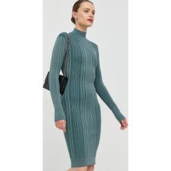 Guess sukienka kolor zielony maxi dopasowana. Zielone sukienki Guess, l, z aplikacjami, ze splotem, bez kołnierzyka, bez ramiączek, maxi, dopasowane. Za 699.99 zł.