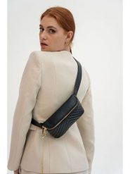 Christian Laurier Skórzana saszetka "Manel" w kolorze czarnym - 25 x 10 x 6 cm rozmiar: onesize. Czarne nerki i saszetki Christian Laurier, bez wzorów, z materiału, sportowe, bez dodatków. Za 253.54 zł.