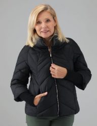 Krótka kurtka pikowana. Czarne kurtki Unisono, s, bez wzorów, prążkowane, bez kaptura. Za 369.00 zł.