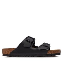 Klapki Birkenstock. Czarne klapki Birkenstock, bez wzorów, bez obcasa, bez zapięcia. Za 499.99 zł.