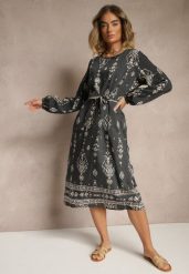 Ciemnoszara Pudełkowa Sukienka Boho w Etniczne Wzory z Paskiem Lisalenea. Szare sukienki Renee, na co dzień, s, bez wzorów, boho, bez kołnierzyka, bez ramiączek, midi. W wyprzedaży za 83.99 zł.