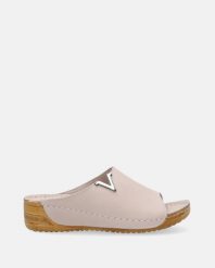 SZARE KLAPKI NA KOTURNIE SSW0111 SIL GREY. Szare klapki Venezia, bez wzorów, ze skóry, bez obcasa, na koturnie, bez zapięcia. Za 199.00 zł.