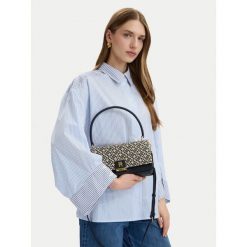 Torebka Tommy Hilfiger. Niebieskie torebki klasyczne Tommy Hilfiger, bez wzorów, klasyczne, bez dodatków. Za 699.99 zł.