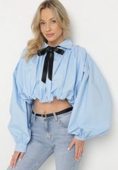 Niebieska Bawełniana Koszula o Bufiastym Kroju z Kokardą w Stylu Retro Drulla. Niebieskie koszule Born2be, uniwersalny, bez wzorów, z bawełny, eleganckie, bez kołnierzyka, bez ramiączek. Za 169.99 zł.