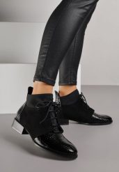 Czarne Botki Typu Trzewiki z Lakierowanymi Wstawkami z Tłoczeniem Krokodyla Zetilla. Czarne botki Born2be, bez wzorów, z jeansu, eleganckie, bez obcasa, na płaskiej podeszwie, bez zapięcia. Za 89.99 zł.