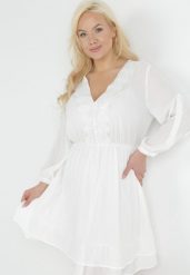 Biała Rozkloszowana Sukienka Mini z Ozdobnym Dekoltem i Gumką w Pasie Braely. Białe sukienki Born2be, l, z aplikacjami, z gumy, eleganckie, bez kołnierzyka, bez ramiączek, mini, rozkloszowane. W wyprzedaży za 76.99 zł.