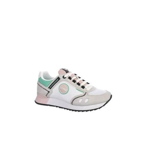 Buty do chodzenia damskie Colmar Travis Sport. Białe buty treningowe Colmar, bez wzorów, z gumy, bez zapięcia, trekkingowe. W wyprzedaży za 249.99 zł.