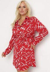Czerwona Sukienka Mini o Koszulowym Kroju w Abstrakcyjne Paseczki Mirattes. Czerwone sukienki Born2be, xl, bez wzorów, bez kołnierzyka, bez ramiączek, mini, koszulowe. W wyprzedaży za 42.49 zł.