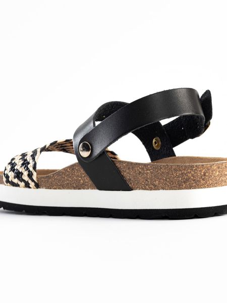 Sunbay Sandały "Galong" w kolorze czarno-białym rozmiar: 37. Białe sandały Sunbay, bez wzorów, klasyczne, z otwartym noskiem, bez obcasa, bez zapięcia. Za 135.81 zł.