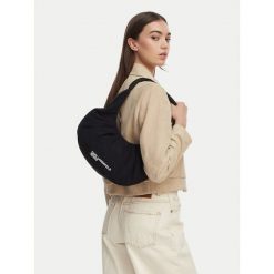 Torebka Karl Lagerfeld Jeans. Czarne torebki klasyczne Karl Lagerfeld Jeans, bez wzorów, z jeansu, klasyczne, bez dodatków. Za 709.99 zł.