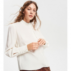 Elegancka bluzka ze stójką - Kremowy. Bluzki marki Reserved. W wyprzedaży za 79.99 zł.