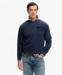 Superdry Bluza Vintage Athletic Tonal Crew 100% bawełna - Loose Fit. Niebieskie bluzy Superdry, l, z aplikacjami, z bawełny, vintage, bez ramiączek, bez kaptura. Za 313.30 zł.