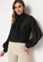 Czarna Koszula Retro z Falbankami i Perełkami Przy Dekolcie i Guzikach Nimue. Czarne koszule Born2be, m, bez wzorów, retro, bez kołnierzyka, bez ramiączek. W wyprzedaży za 127.49 zł.