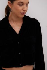 Welurowa koszula o krótszym kroju w kolorze INTENSE BLACK - LISMORE-M/L. Czarne koszule Marsala, l, bez wzorów, z bawełny, eleganckie, bez kołnierzyka, bez ramiączek. W wyprzedaży za 62.48 zł.