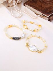 Pierres de Jade Pozłacane bransoletki (3 szt.) z perłami i kamieniami szlachetnymi rozmiar: onesize. Białe bransoletki Pierres de Jade, z cyrkonią, pozłacane. Za 117.73 zł.