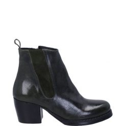 ZIELONE BOTKI ROBERTA19 D-C BO. Zielone botki Venezia, bez wzorów, ze skóry, bez obcasa, bez zapięcia. Za 349.00 zł.