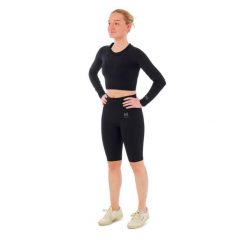 Damski zestaw sportowy Xtreme - krótkie spodenki + sportowy Croptop - Czarny. Czarne szorty sportowe XTREME SOCKSWEAR, bez wzorów, z materiału, z podwyższonym stanem, na fitness i siłownię. Za 190.74 zł.