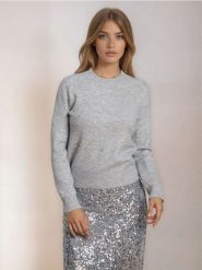 Sweter z ozdobnymi cyrkoniami - szary. Szare swetry Sinsay, l, bez wzorów, bez ramiączek. Za 69.99 zł.