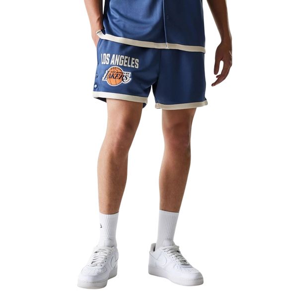Krótkie Los Angeles Lakers. Białe szorty New Era, bez wzorów. Za 235.50 zł.