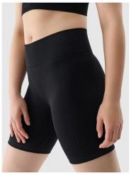 4F Szorty funkcyjne w kolorze czarnym rozmiar: M/L. Czarne szorty sportowe 4f, bez wzorów, z materiału, na fitness i siłownię. Za 55.95 zł.
