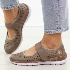 C.Beżowe vizon skórzane półbuty damskie T.Sokolski 2922. Brązowe półbuty wsuwane Sokolski, na jesień, bez wzorów, z jeansu, casualowe, z okrągłym noskiem, bez obcasa, na płaskiej podeszwie. Za 319.00 zł.