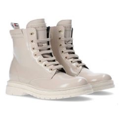Buty Tommy Hilfiger Lace Up Bootie W T4A5-33030-1453500-500 beżowy. Brązowe botki bez wzorów, ze skóry, za kostkę, bez obcasa, bez zapięcia. Za 877.79 zł.