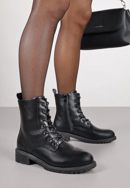 Czarne Botki Workery w Klasycznym Stylu Sorrie. Czarne botki Born2be, bez wzorów, z dzianiny, klasyczne, bez obcasa, na płaskiej podeszwie, bez zapięcia. Za 89.99 zł.