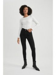 Trendyol Dżinsy - Skinny fit - w kolorze czarnym rozmiar: W30/L34. Czarne jeansy Trendyol, l, bez wzorów, klasyczne, z podwyższonym stanem. Za 86.99 zł.