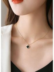 Miu Silver Pozłacany naszyjnik z zawieszką - 42 cm rozmiar: onesize. Czarne naszyjniki Miu Silver, z materiału, z perłą, pozłacane. Za 82.99 zł.