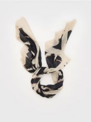 Wzorzysty szal z domieszką wełny - brązowy. Brązowe szaliki i kominy Reserved, bez wzorów, z wełny. W wyprzedaży za 27.99 zł.