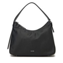 Torebka Calvin Klein. Czarne torebki klasyczne Calvin Klein, bez wzorów, z nylonu, klasyczne, bez dodatków. Za 289.99 zł.