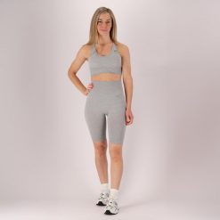 Damski zestaw sportowy - Krótki/Top, spodenki sportowe. Szare szorty sportowe XTREME, bez wzorów, z poliamidu. W wyprzedaży za 178.70 zł.
